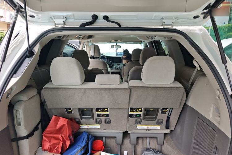 Used Toyota SIENNA  Trunk