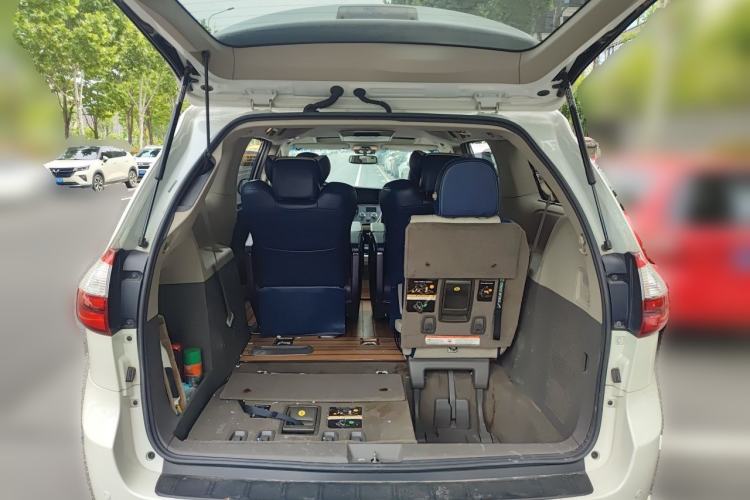 Used Toyota SIENNA  Trunk