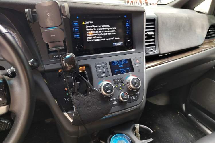 Used Toyota SIENNA  Audio And AC Panel