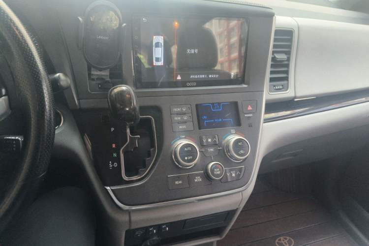 Used Toyota SIENNA 2017 3.5L Four-Wheel Drive LE Trim 7 Seats – U.S. Specification Audio And AC Panel