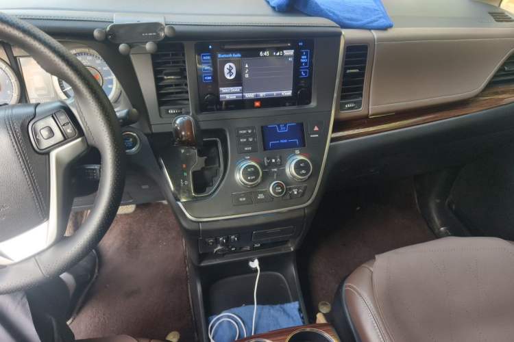 Used Toyota SIENNA  Audio And AC Panel