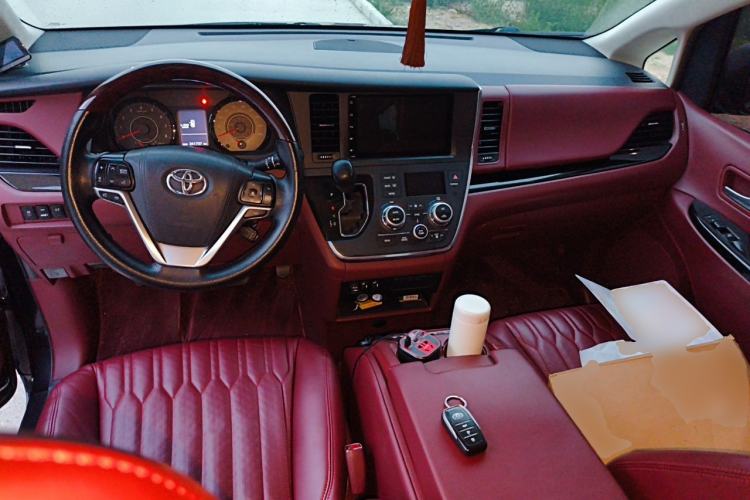 Used Toyota SIENNA  Center Console