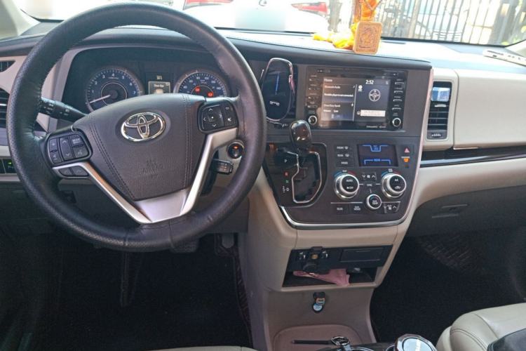 Used Toyota SIENNA  Center Console