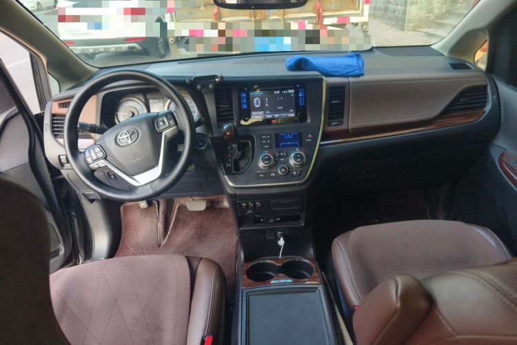 Used Toyota SIENNA  Center Console