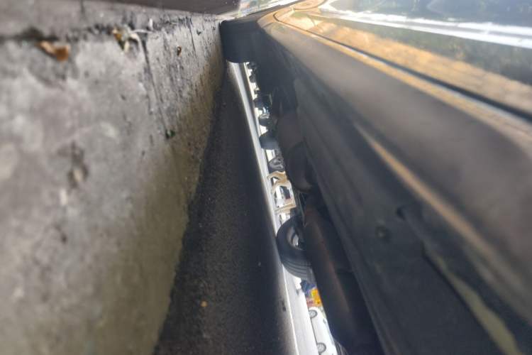Used Toyota SIENNA  Chassis Front Right