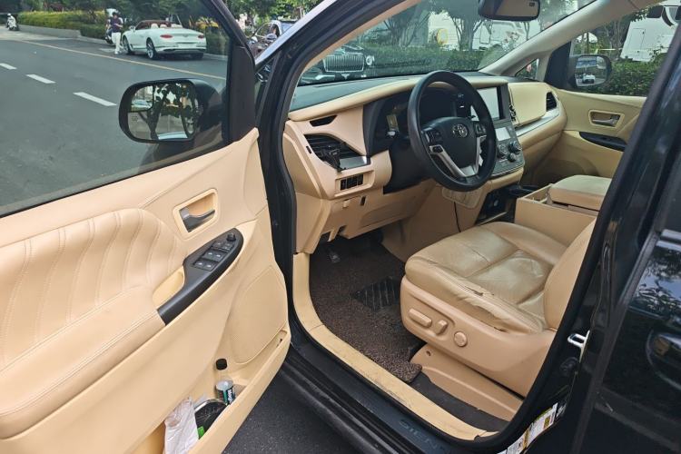 Used Toyota SIENNA 2017 3.5L Four-Wheel Drive LE Trim 7 Seats – U.S. Specification Driver Seat