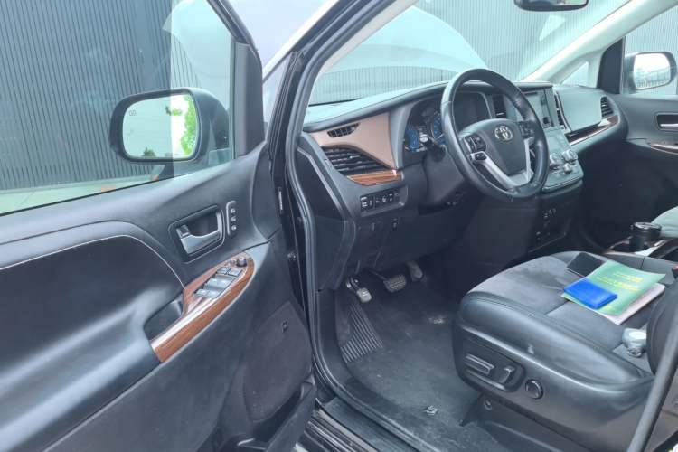 Used Toyota SIENNA  Driver Seat