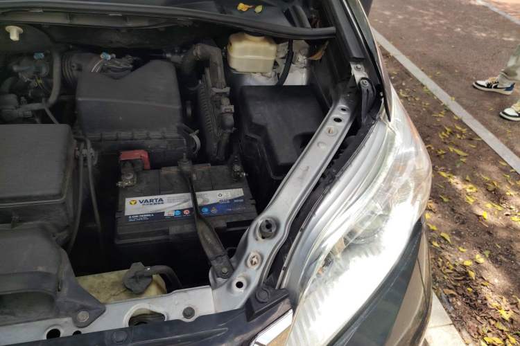 Used Toyota SIENNA  Engine Bay Left