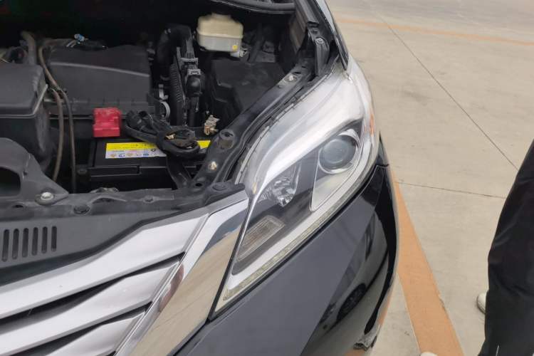 Used Toyota SIENNA  Engine Bay Left