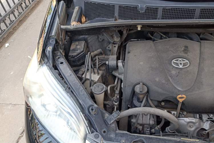Used Toyota SIENNA  Engine Bay Right