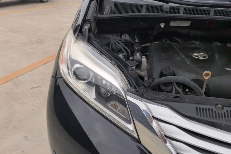 Used Toyota SIENNA  Engine Bay Right