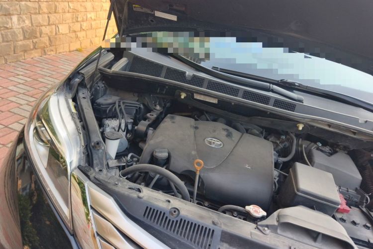 Used Toyota SIENNA  Engine Bay Right