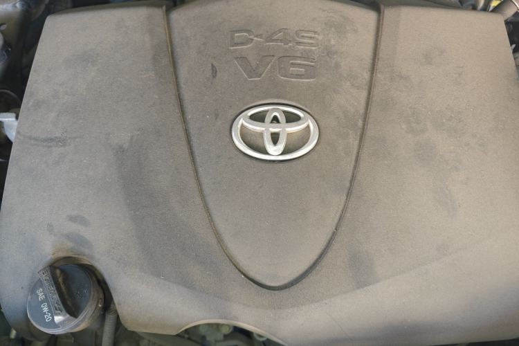 Used Toyota SIENNA  Engine Bay