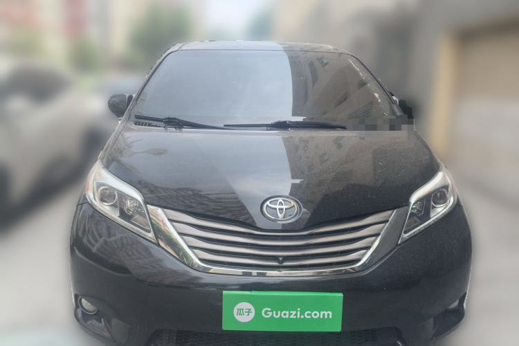 Used Toyota SIENNA 2017 3.5L Four-Wheel Drive LE Trim 7 Seats – U.S. Specification Front