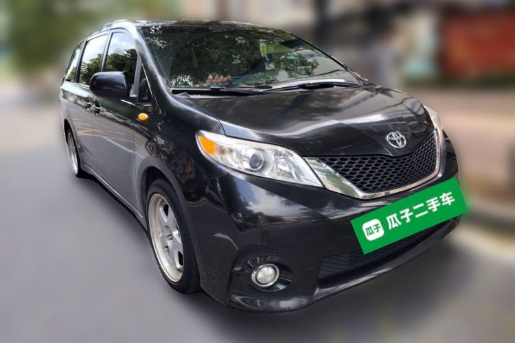 Used Toyota SIENNA  Front Right 45 Deg