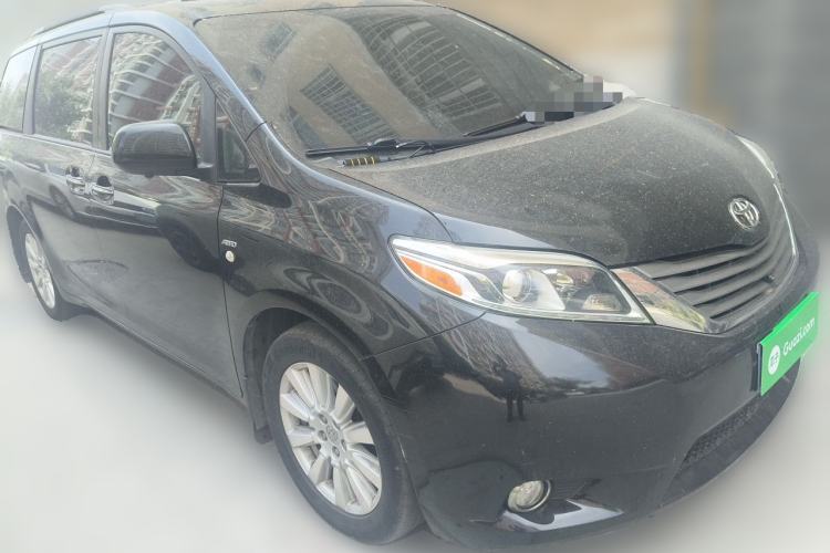 Used Toyota SIENNA 2017 3.5L Four-Wheel Drive LE Trim 7 Seats – U.S. Specification Front Right 45 Deg