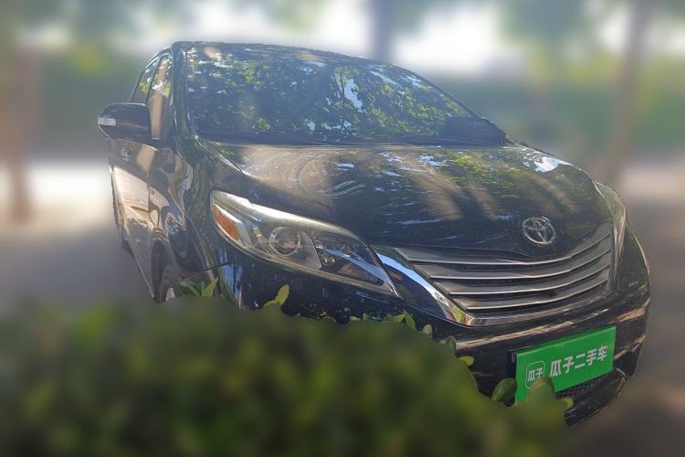 Used Toyota SIENNA  Front Right 45 Deg