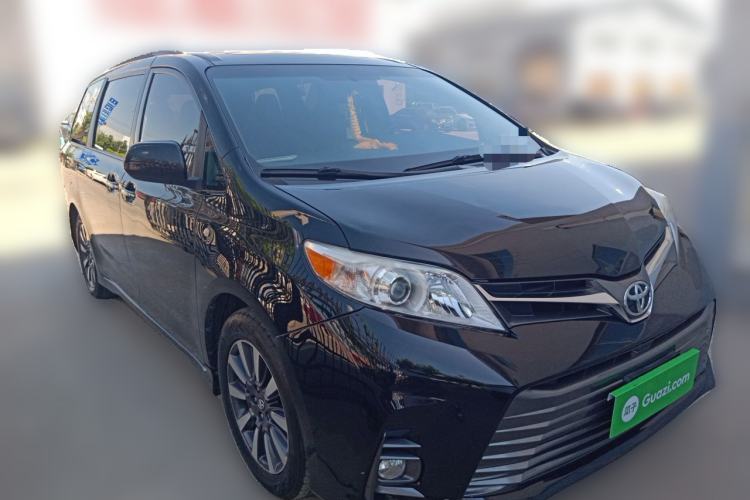 Used Toyota SIENNA  Front Right 45 Deg