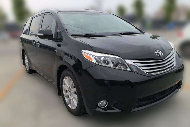 Used Toyota SIENNA  Front Right 45 Deg
