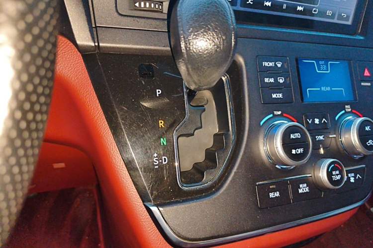 Used Toyota SIENNA  Gear Lever