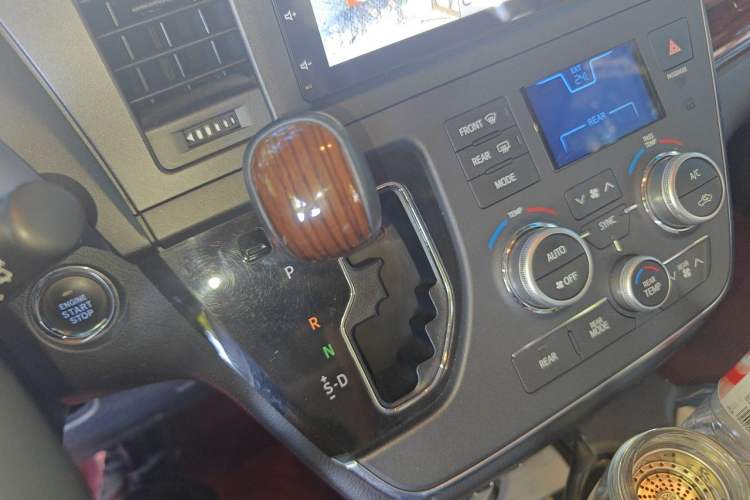 Used Toyota SIENNA  Gear Lever