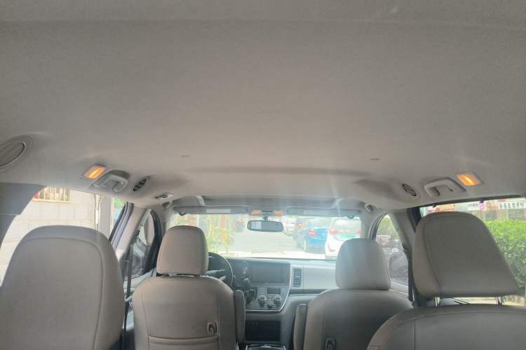 Used Toyota SIENNA 2017 3.5L Four-Wheel Drive LE Trim 7 Seats – U.S. Specification Headliner