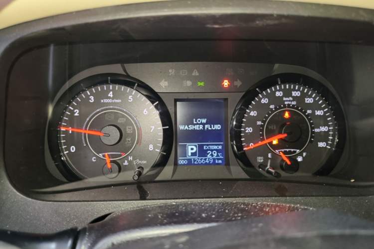 Used Toyota SIENNA 2017 3.5L Four-Wheel Drive LE Trim 7 Seats – U.S. Specification Instrument Cluster