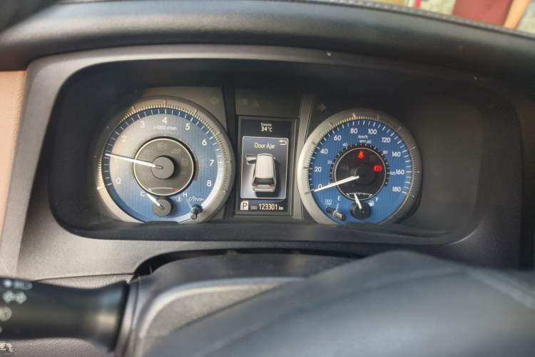 Used Toyota SIENNA  Instrument Cluster