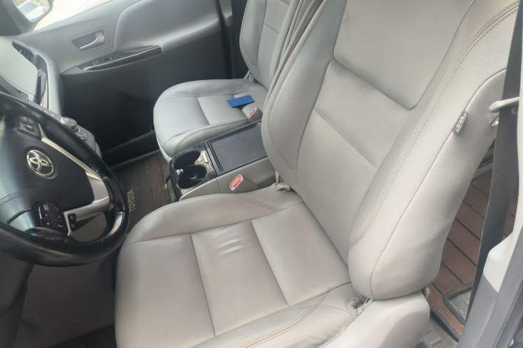 Used Toyota SIENNA 2017 3.5L Four-Wheel Drive LE Trim 7 Seats – U.S. Specification Left Front Seat