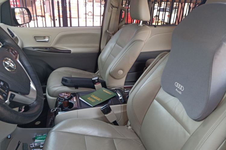 Used Toyota SIENNA  Left Front Seat