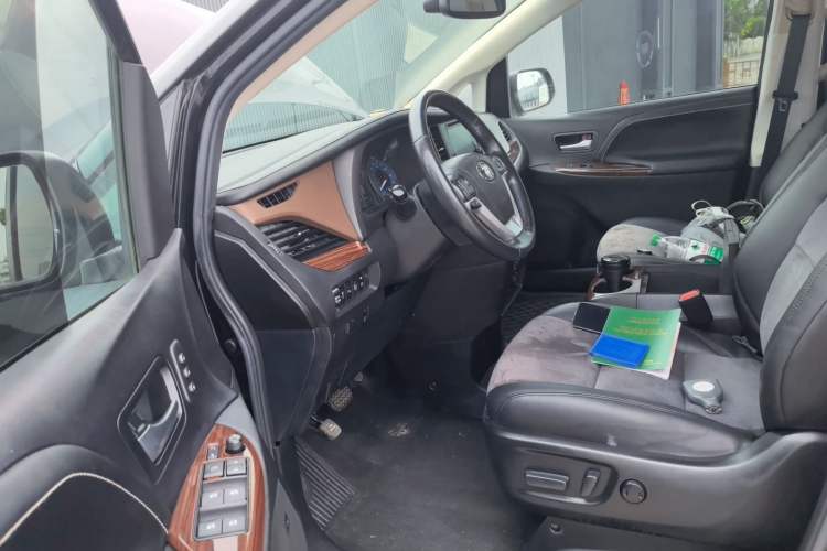 Used Toyota SIENNA  Left Front Seat