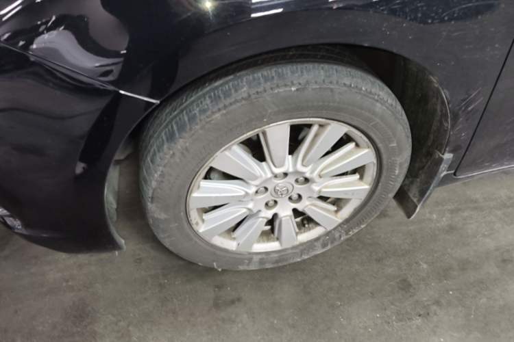 Used Toyota SIENNA 2017 3.5L Four-Wheel Drive LE Trim 7 Seats – U.S. Specification Left Front Wheel Hub
