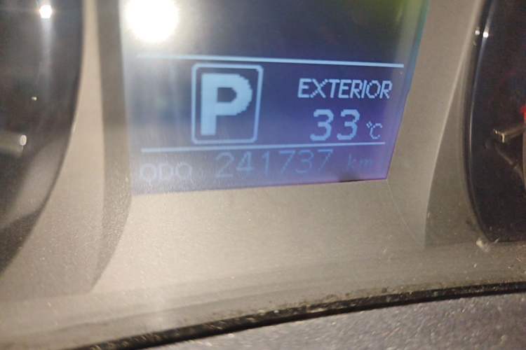 Used Toyota SIENNA  Odometer Close Up