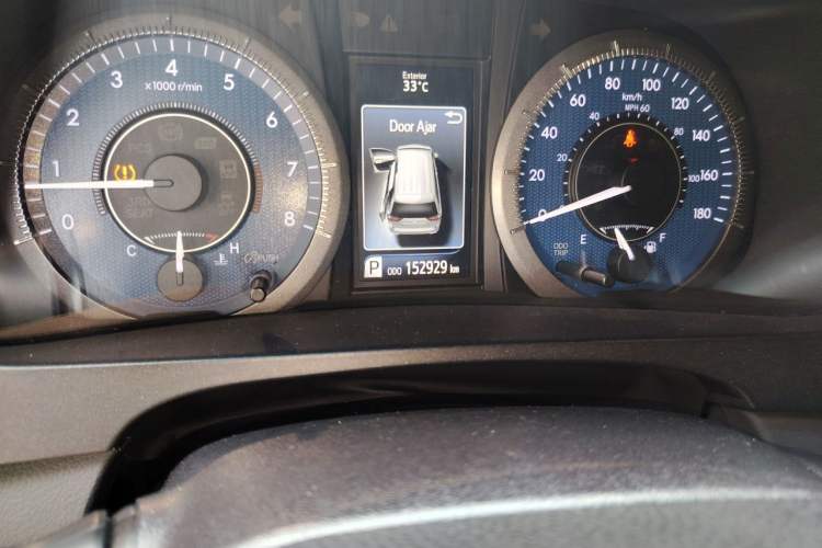 Used Toyota SIENNA  Odometer Close Up