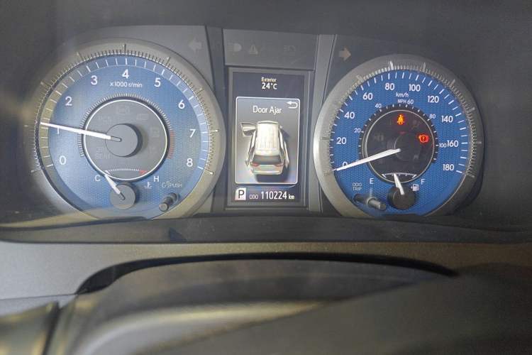 Used Toyota SIENNA  Odometer Close Up