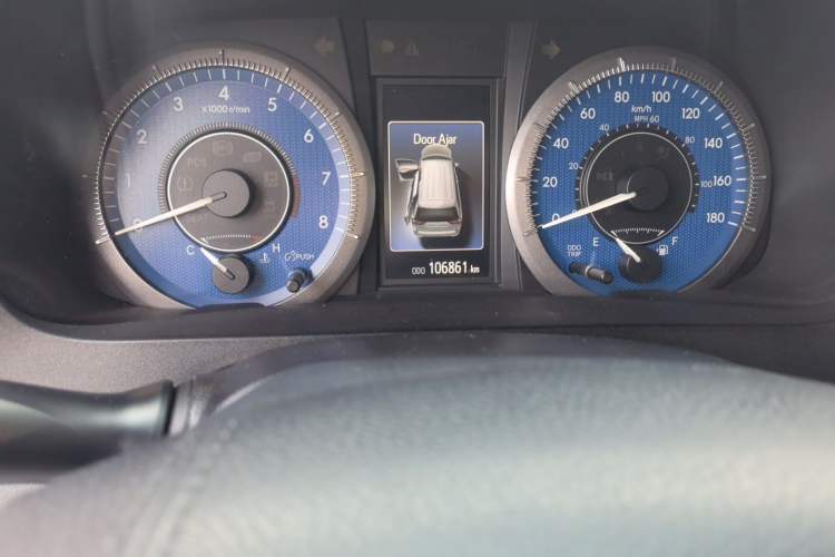 Used Toyota SIENNA  Odometer Close Up