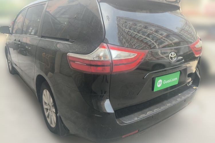 Used Toyota SIENNA 2017 3.5L Four-Wheel Drive LE Trim 7 Seats – U.S. Specification Rear Left 45 Deg