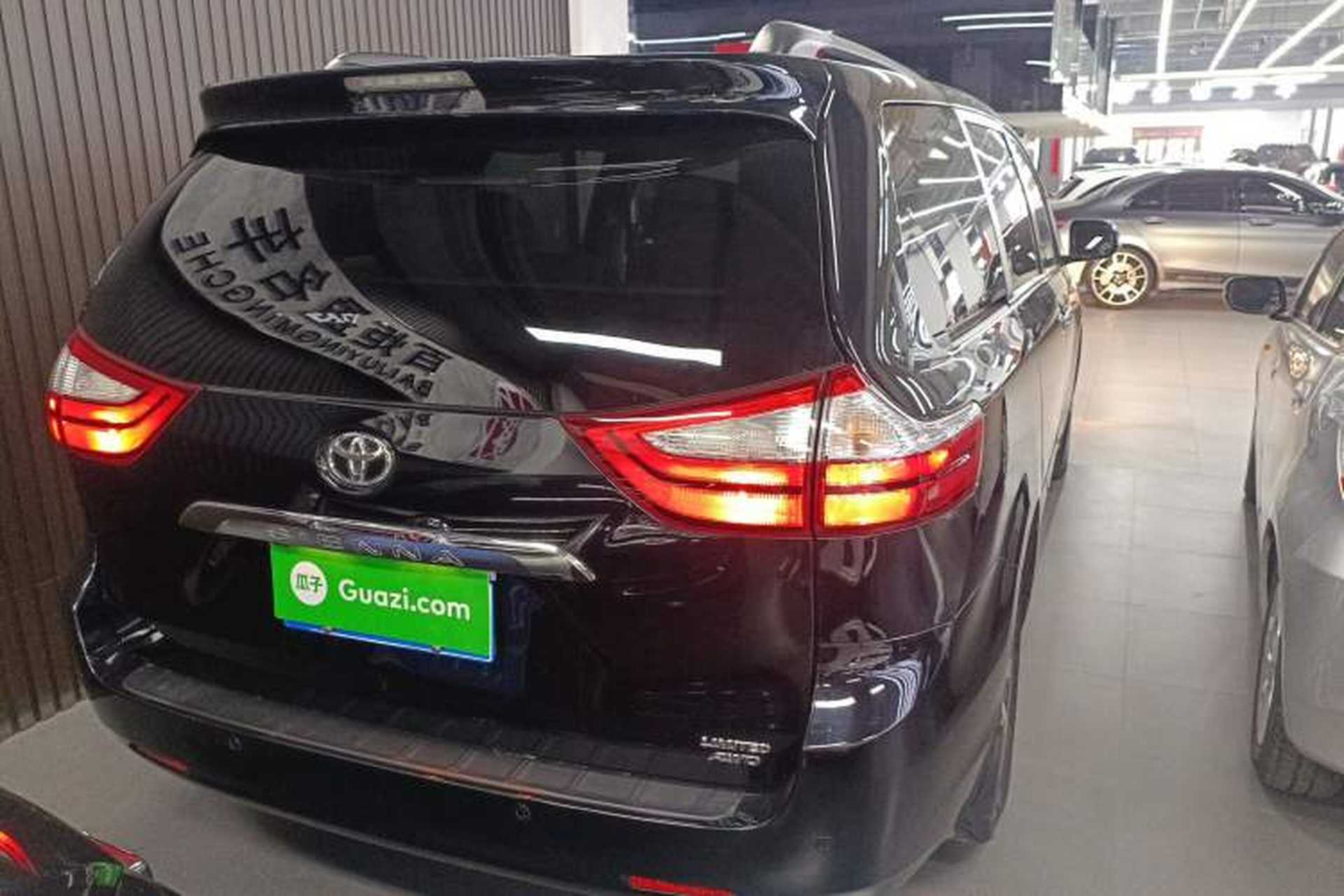 Used Toyota SIENNA 2017 3.5L Four-Wheel Drive LE Trim 7 Seats – U.S. Specification Rear Right 45 Deg