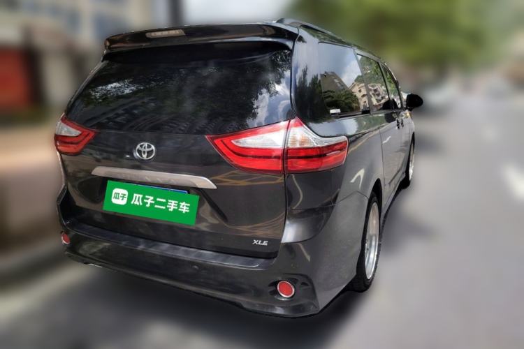 Used Toyota SIENNA  Rear Right 45 Deg