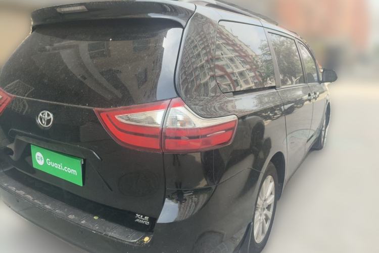 Used Toyota SIENNA 2017 3.5L Four-Wheel Drive LE Trim 7 Seats – U.S. Specification Rear Right 45 Deg