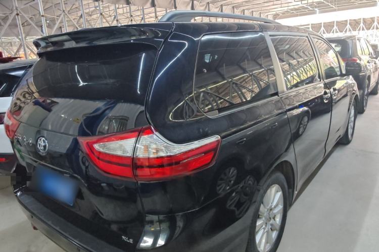 Used Toyota SIENNA 2017 3.5L Four-Wheel Drive LE Trim 7 Seats – U.S. Specification Rear Right 45 Deg