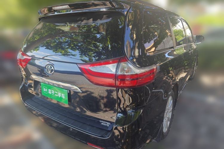 Used Toyota SIENNA  Rear Right 45 Deg