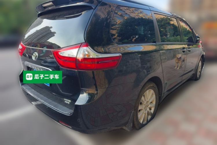 Used Toyota SIENNA  Rear Right 45 Deg