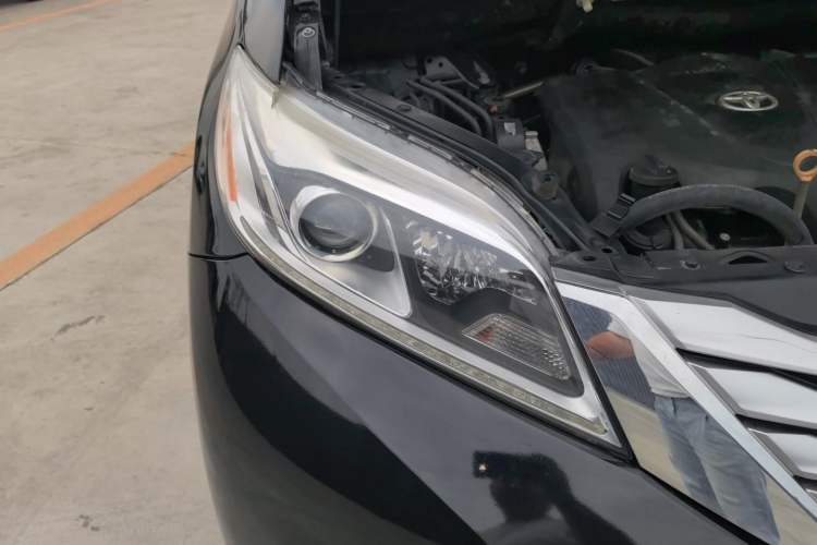 Used Toyota SIENNA  Right Front Headlight