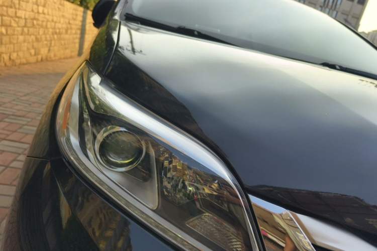 Used Toyota SIENNA  Right Front Headlight