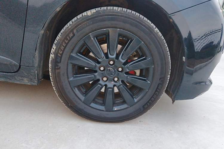 Used Toyota SIENNA  Right Front Wheel Hub
