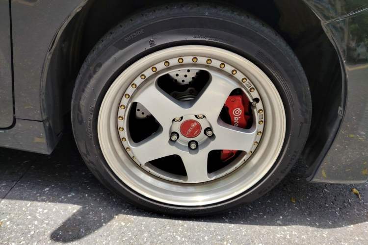 Used Toyota SIENNA  Right Front Wheel Hub