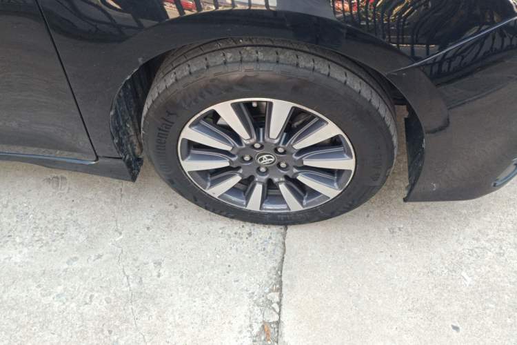 Used Toyota SIENNA  Right Front Wheel Hub