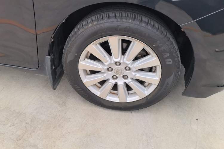 Used Toyota SIENNA  Right Front Wheel Hub