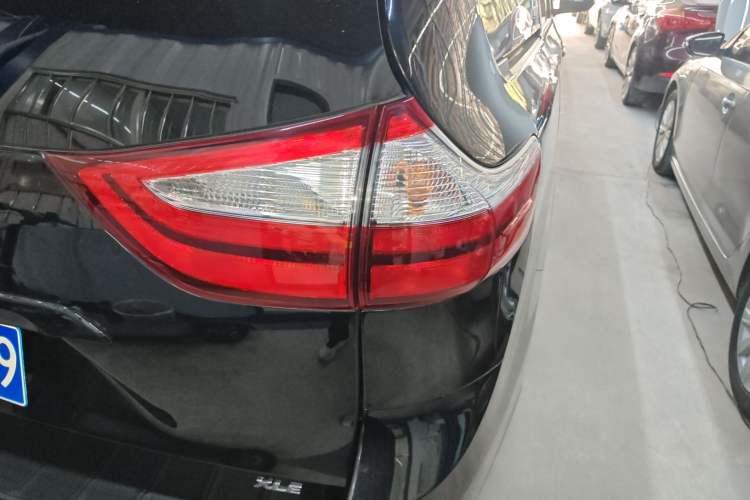 Used Toyota SIENNA 2017 3.5L Four-Wheel Drive LE Trim 7 Seats – U.S. Specification Right Rear Taillight